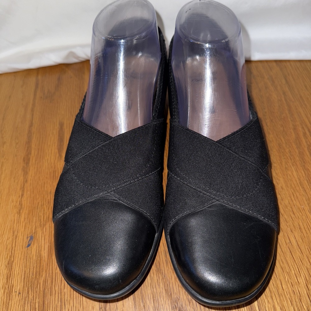 Clarks Collection Cushion Soft Black Leather Slip On Loafers Flats Womens 7 M - Picture 2 of 8